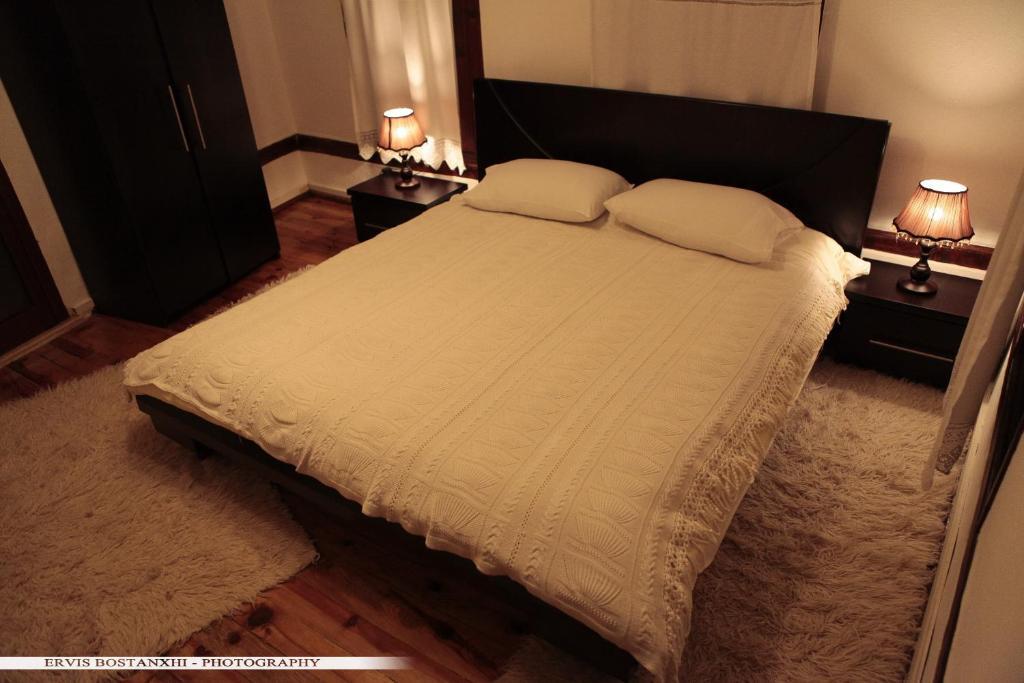 Guest House Bujtina Leon Korce Cameră foto