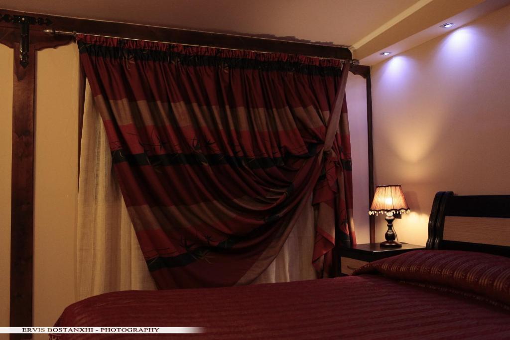 Guest House Bujtina Leon Korce Cameră foto