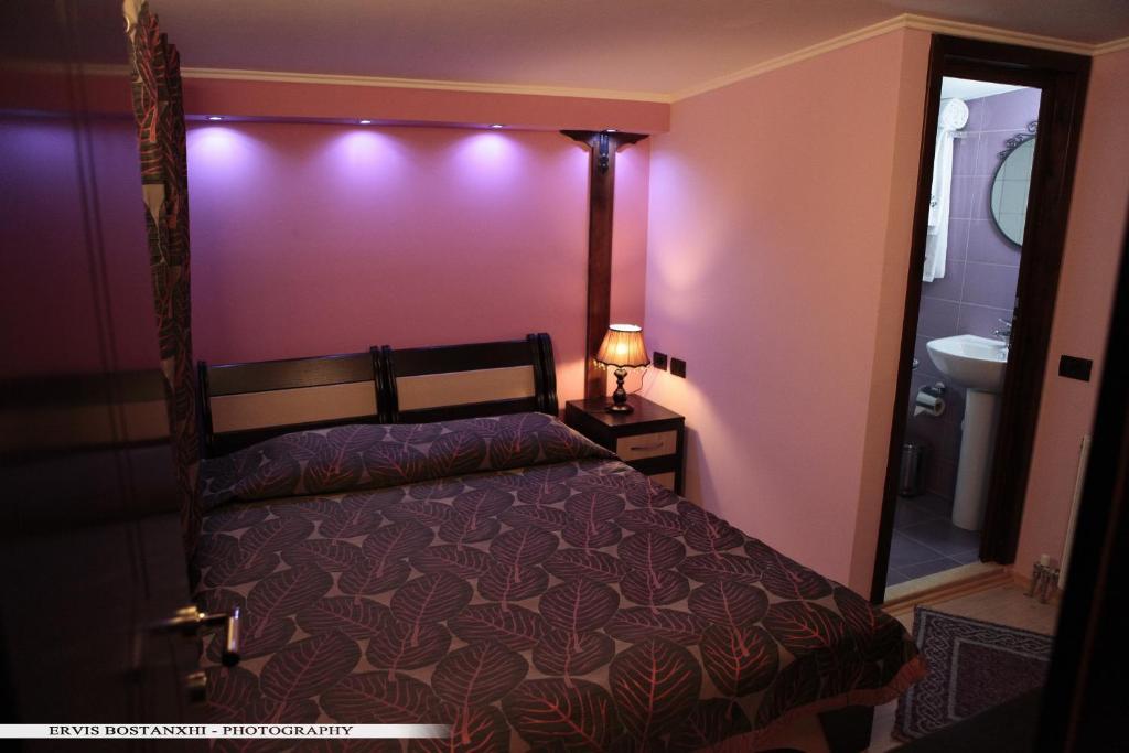 Guest House Bujtina Leon Korce Cameră foto