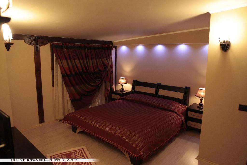 Guest House Bujtina Leon Korce Cameră foto
