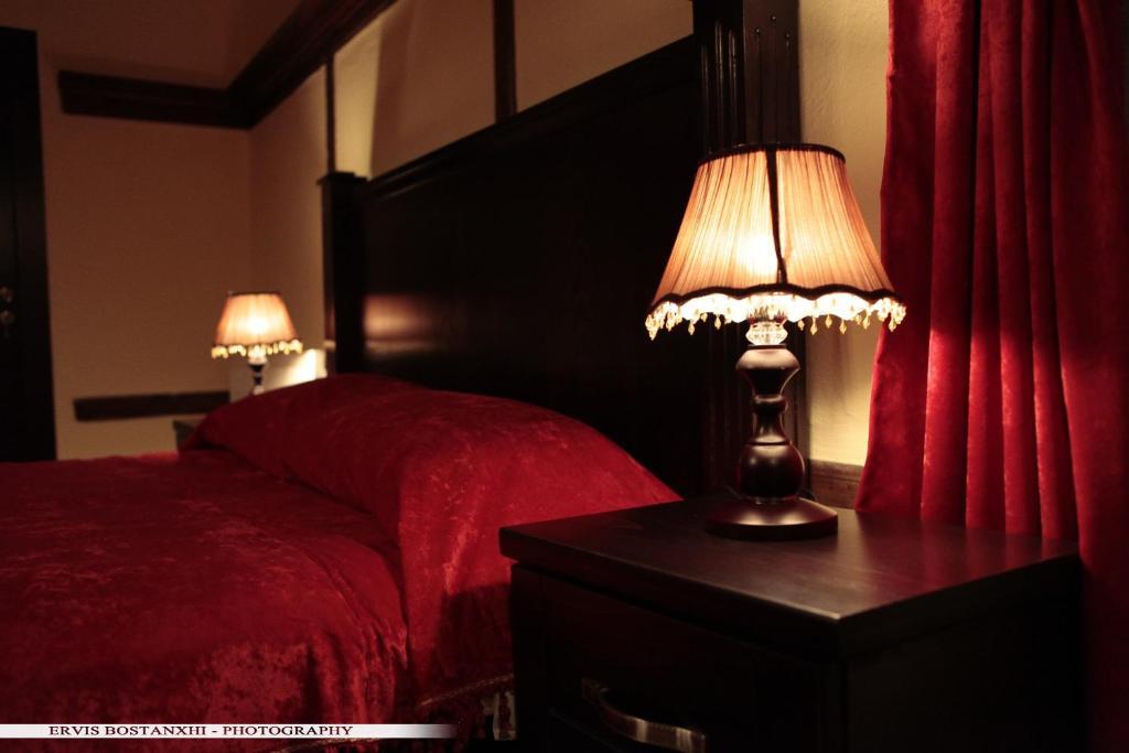 Guest House Bujtina Leon Korce Cameră foto