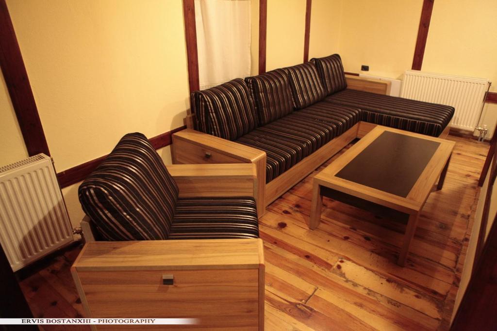 Guest House Bujtina Leon Korce Cameră foto